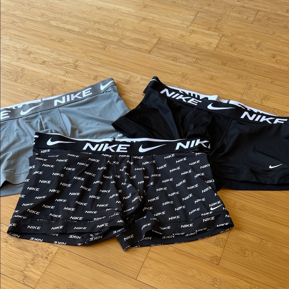 Nike Dri-FIT Essential Micro men's trunks 3-pack.